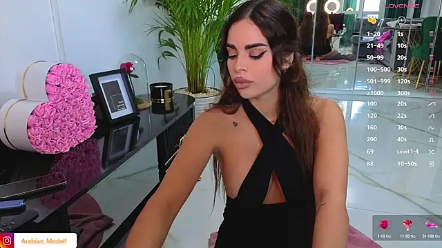 Snapshot of Arabian_beauty chatting on 10.11.25 Arabian beauty online show from 10.11.25