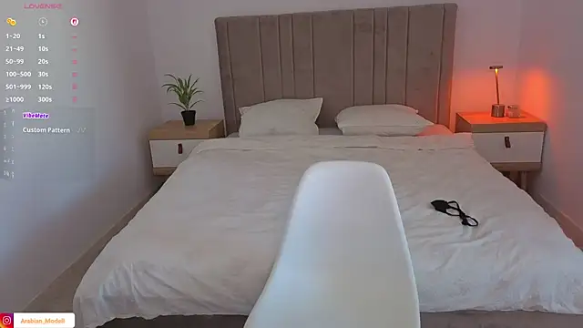 Snapshot of Arabian_beauty chatting on 10.30.25 Arabian beauty online show from 10.30.25