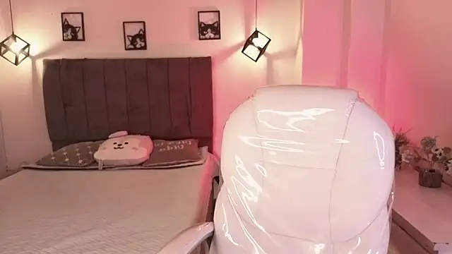 Snapshot of Catalinaa_martinez chatting on 10.13.25 Catalinaa martinez online show from 10.13.25