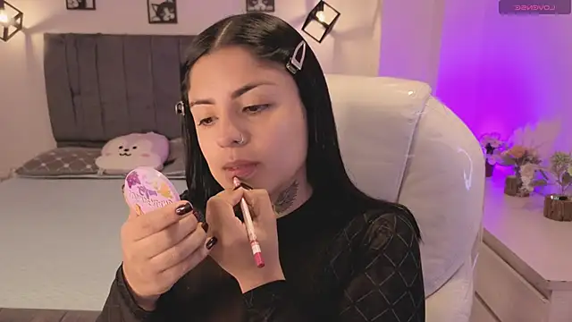 Snapshot of Catalinaa_martinez chatting on 10.19.25 Catalinaa martinez online show from 10.19.25