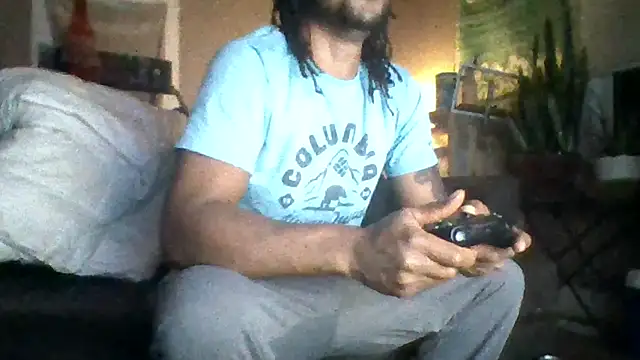 Snapshot of PrettyboyRed chatting on 10.15.25 PrettyboyRed online show from 10.15.25