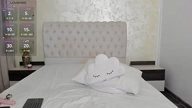 BiancaCruzzz online show from 12.16.25