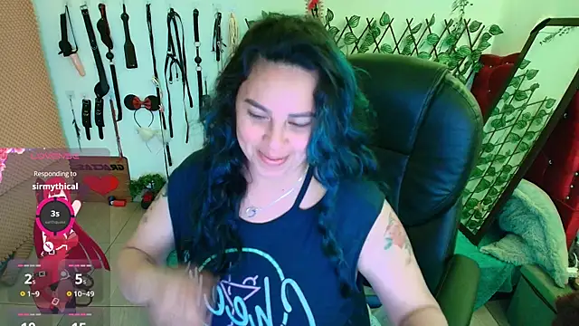 Snapshot of elektra_32 chatting on 09.30.25 elektra 32 online show from 09.30.25