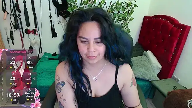 Snapshot of elektra_32 chatting on 10.25.25 elektra 32 online show from 10.25.25