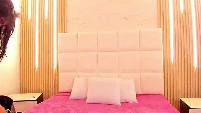 sofia castrillon online show from 10.14.25