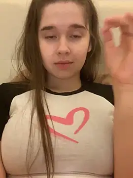 Snapshot of HornyGirlH chatting on 10.17.25 HornyGirlH online show from 10.17.25