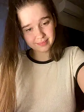 Snapshot of HornyGirlH chatting on 10.31.25 HornyGirlH online show from 10.31.25