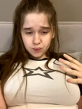 Snapshot of HornyGirlH chatting on 11.16.25 HornyGirlH online show from 11.16.25