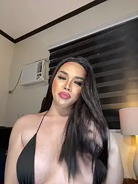 Snapshot of MISSANACONDA chatting on 01.28.25 MISSANACONDA online show from 01.28.25