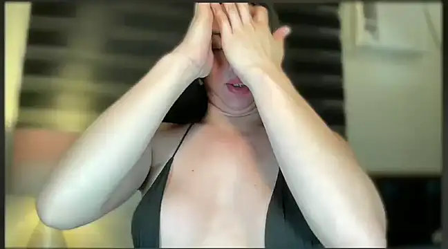 Snapshot of MISSANACONDA chatting on 02.18.25 MISSANACONDA online show from 02.18.25