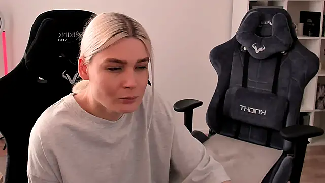 hotblonds online show from 02.23.25