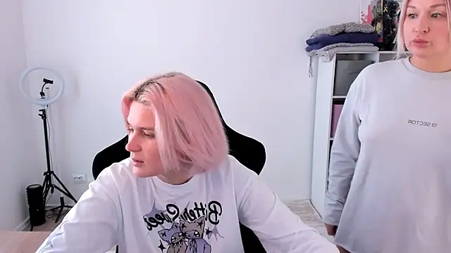 hotblonds online show from 10.18.25