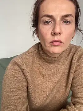 Snapshot of BritneyHall chatting on 04.22.26 BritneyHall online show from 04.22.26