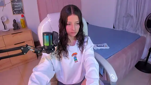 Amaia Daniells online show from 02.07.25