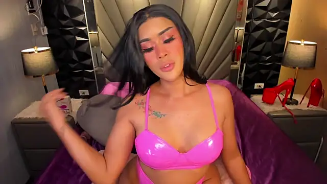 Snapshot of QuiinMollyXxX chatting on 11.15.25 QuiinMollyXxX online show from 11.15.25