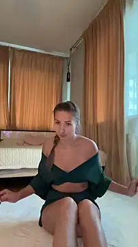 Snapshot of YOUR-KARINA chatting on 11.04.25 YOUR-KARINA online show from 11.04.25