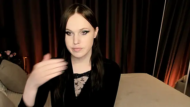 Snapshot of EffieMinki chatting on 02.19.26 EffieMinki online show from 02.19.26