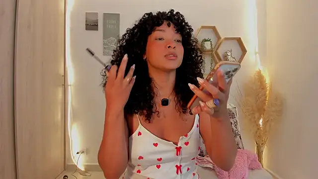 Snapshot of mariam_hill chatting on 07.19.26 mariam hill online show from 07.19.26