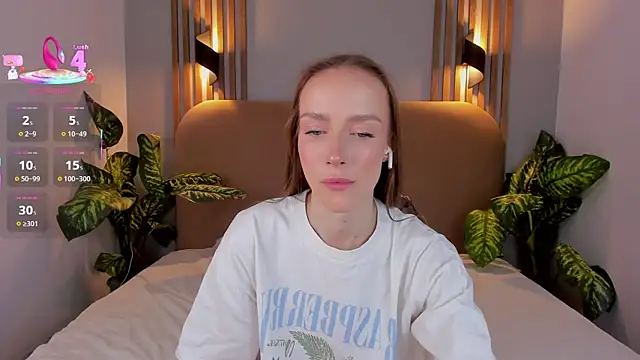 Snapshot of Kira_Quinn chatting on 11.01.25 Kira Quinn online show from 11.01.25