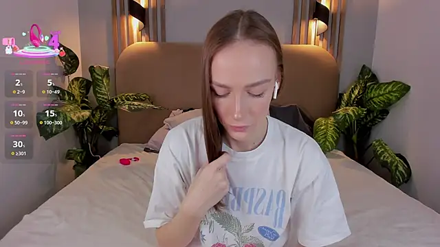 Snapshot of Kira_Quinn chatting on 11.05.25 Kira Quinn online show from 11.05.25