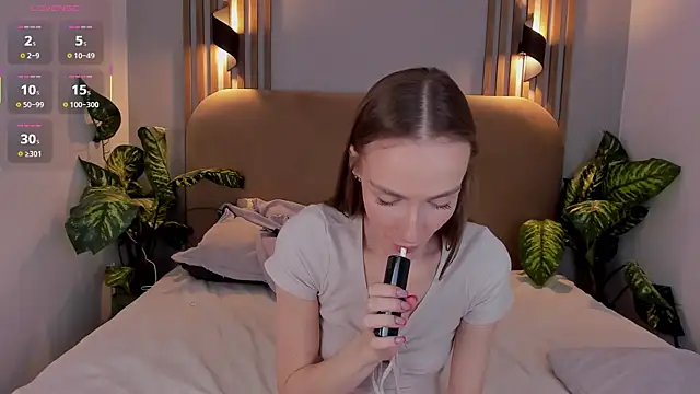 Snapshot of Kira_Quinn chatting on 11.12.25 Kira Quinn online show from 11.12.25