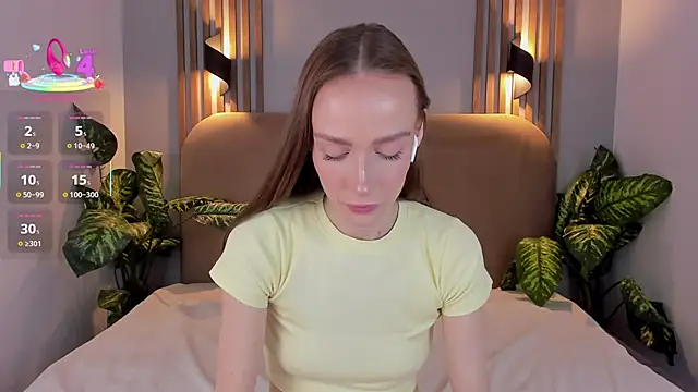 Snapshot of Kira_Quinn chatting on 11.13.25 Kira Quinn online show from 11.13.25