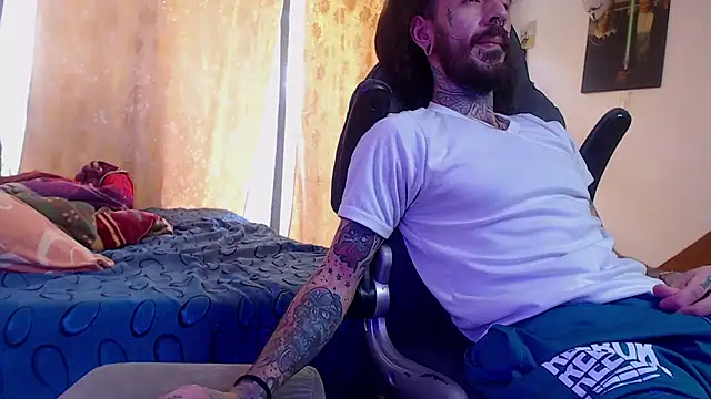 Snapshot of harry_reems1 chatting on 12.17.24 harry reems1 online show from 12.17.24