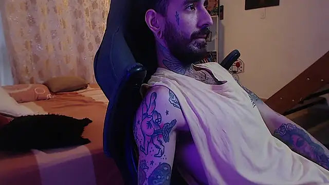 Snapshot of harry_reems1 chatting on 12.24.24 harry reems1 online show from 12.24.24