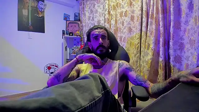 Snapshot of harry_reems1 chatting on 01.28.25 harry reems1 online show from 01.28.25