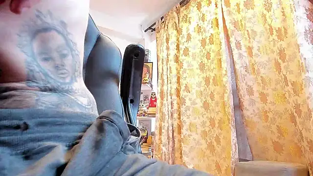 Snapshot of harry_reems1 chatting on 02.02.25 harry reems1 online show from 02.02.25