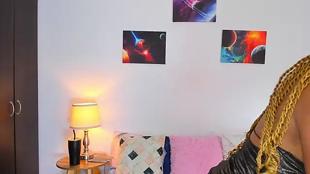 SarahCinnamon- online show from 11.04.25