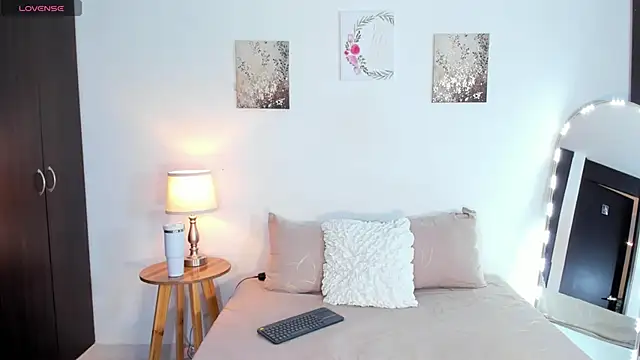 SarahCinnamon- online show from 01.13.26