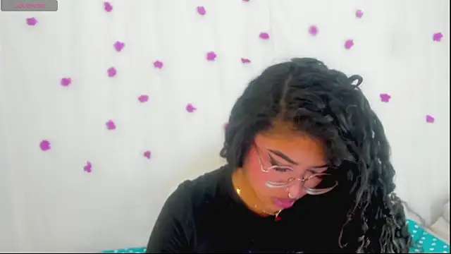 Snapshot of moana_taylor chatting on 09.30.25 moana taylor online show from 09.30.25