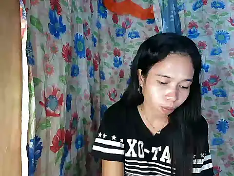 Snapshot of PinaySkinnyGirl chatting on 02.11.26 PinaySkinnyGirl online show from 02.11.26