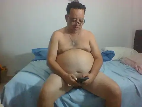 Snapshot of djtomxxx2777 chatting on 02.24.25 djtomxxx2777 online show from 02.24.25