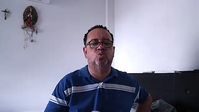 Snapshot of djtomxxx2777 chatting on 10.18.25 djtomxxx2777 online show from 10.18.25