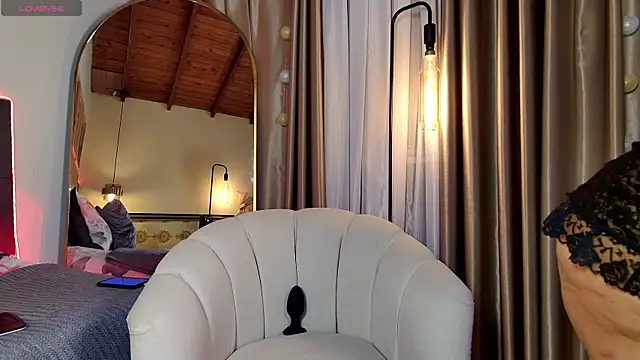 Snapshot of Madissononee chatting on 07.19.26 Madissononee online show from 07.19.26