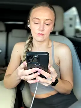 lunagirl13 online show from 10.11.25