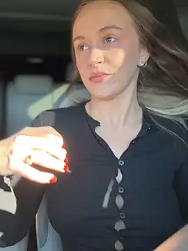 lunagirl13 online show from 10.20.25