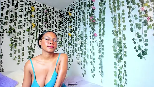 Snapshot of violeta_milleer chatting on 02.03.25 violeta milleer online show from 02.03.25