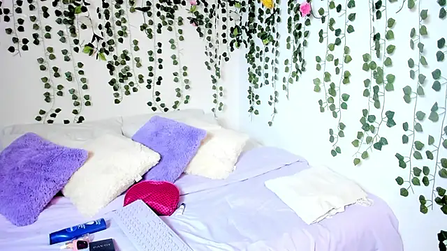 Snapshot of violeta_milleer chatting on 02.09.25 violeta milleer online show from 02.09.25