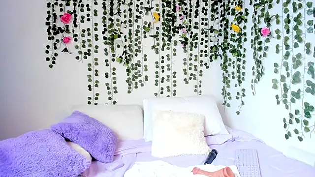 Snapshot of violeta_milleer chatting on 02.10.25 violeta milleer online show from 02.10.25