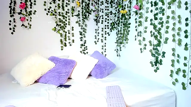 Snapshot of violeta_milleer chatting on 03.08.25 violeta milleer online show from 03.08.25