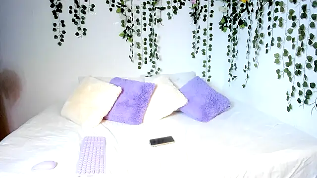 Snapshot of violeta_milleer chatting on 03.15.25 violeta milleer online show from 03.15.25