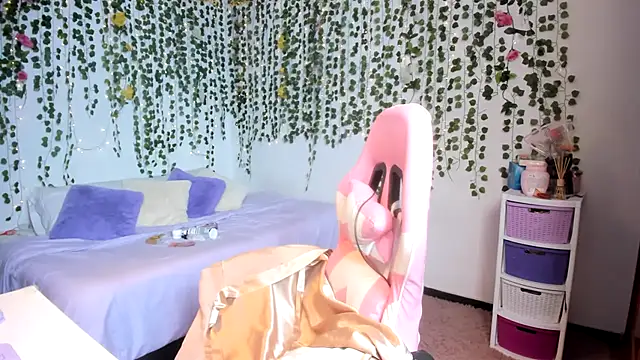 Snapshot of violeta_milleer chatting on 09.10.25 violeta milleer online show from 09.10.25