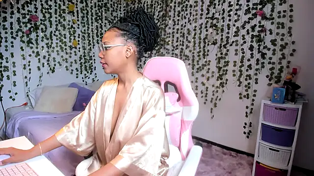 Snapshot of violeta_milleer chatting on 11.07.25 violeta milleer online show from 11.07.25