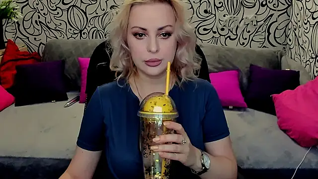 Hotdreamhere online show from 03.20.25