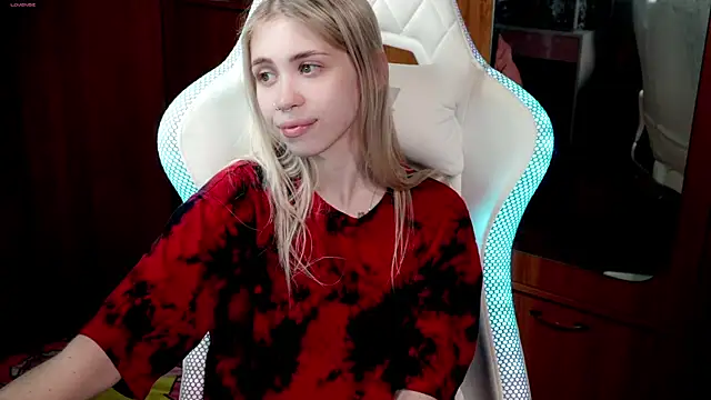 Snapshot of ho1yho1e chatting on 10.16.25 ho1yho1e online show from 10.16.25