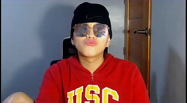 Snapshot of WONDERWOMAN2023 chatting on 12.12.24 WONDERWOMAN2023 online show from 12.12.24