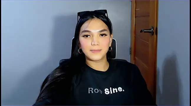 Snapshot of WONDERWOMAN2023 chatting on 12.15.24 WONDERWOMAN2023 online show from 12.15.24